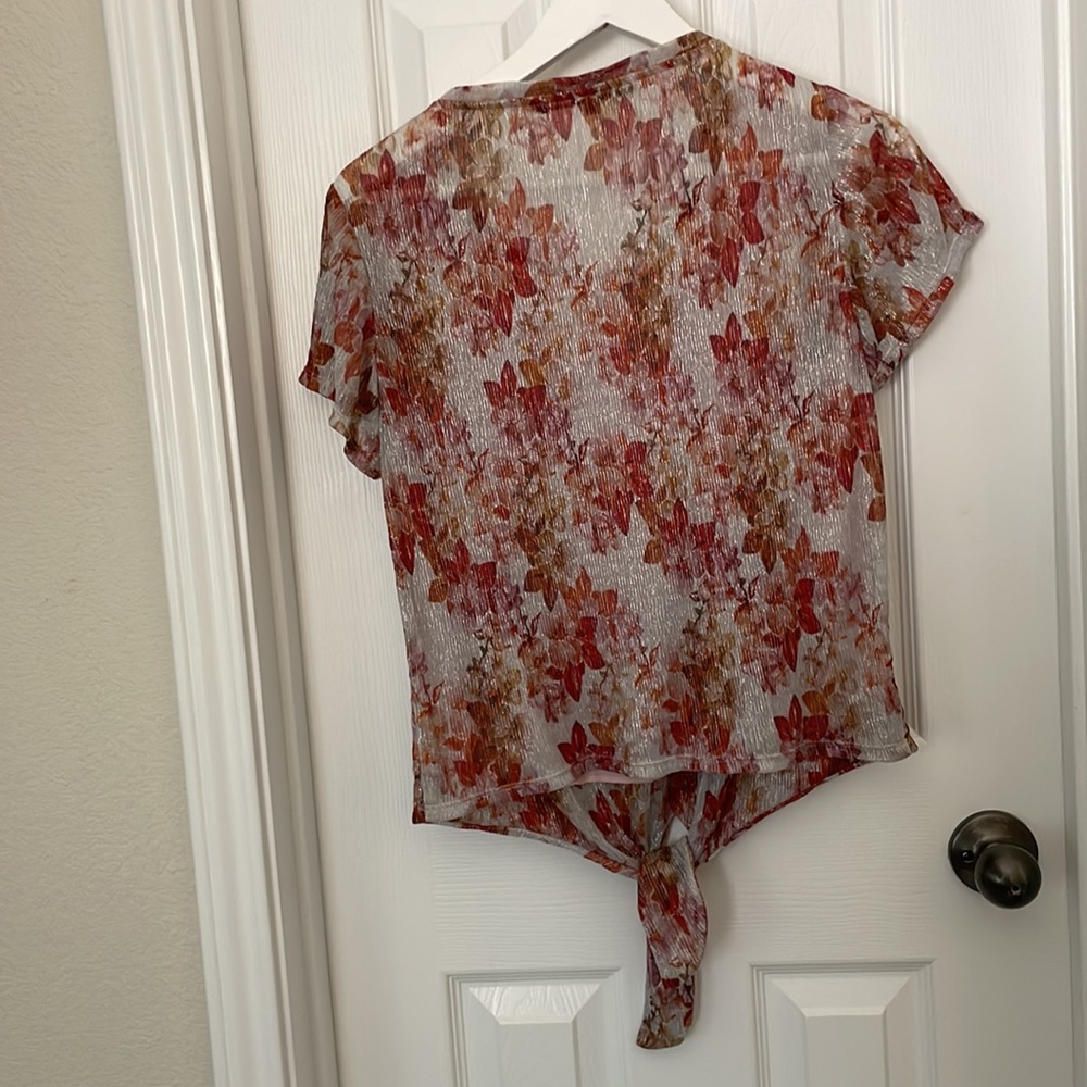 Shiny floral tie front Top - Picture 6 of 8